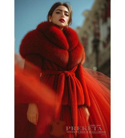 Raudonas sidabrinės lapės kailinis paltas su plačia apykakle ir diržu