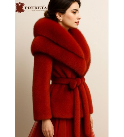 Raudonas sidabrinės lapės kailinis paltas su plačia apykakle ir diržu