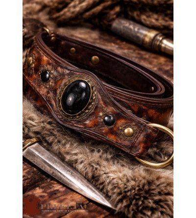 Rankų darbo odinis diržas su dekoratyviniu akmeniu (Unisex)