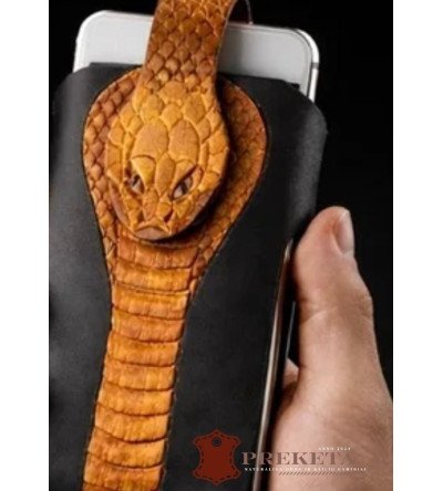 Telefono įdėkliukas iš natūralios odos su gyvatės motyvu