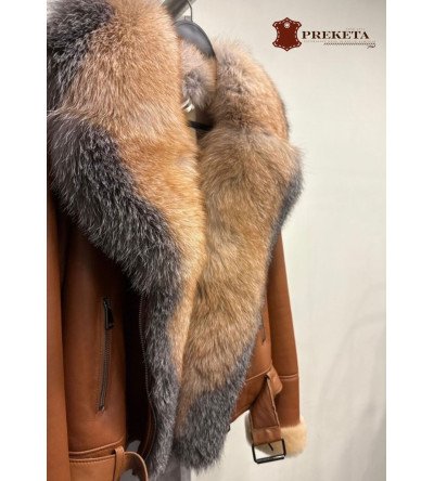 Klasikinio ir modernaus stiliaus ruda moteriška žieminė avies kailio striukė su lapės kailio apykakle